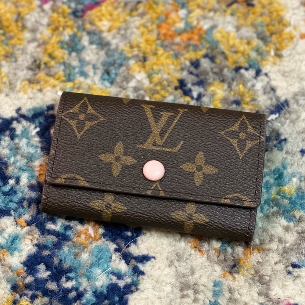 Monogram key wallet